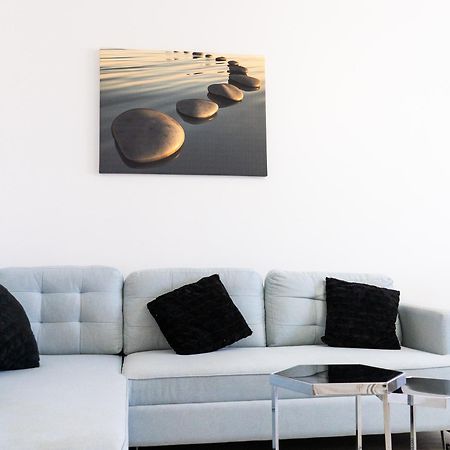 Alexis Spacious Classic Apartment Mamaia Exterior photo