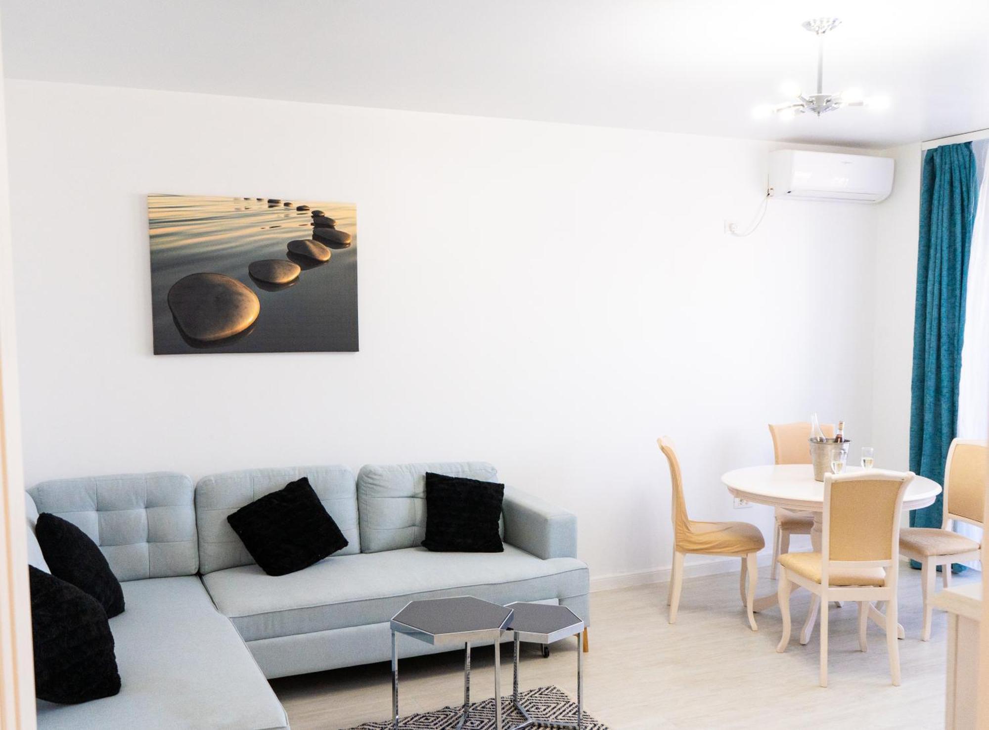 Alexis Spacious Classic Apartment Mamaia Exterior photo